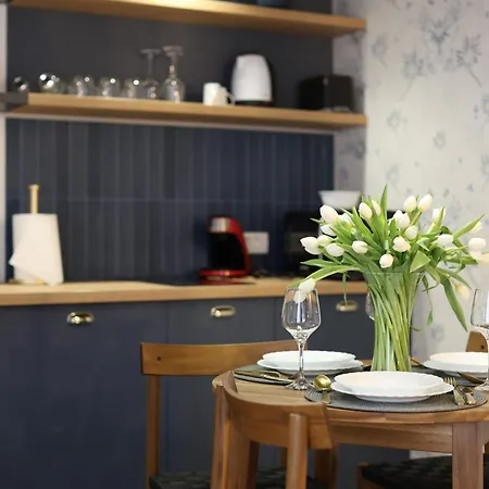 Victorian Blue - Stylish Old Town Apartment