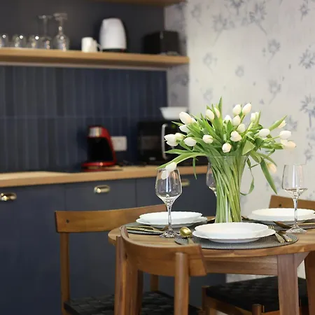 Victorian Blue - Stylish Old Town Apartment