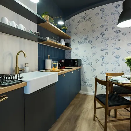 Victorian Blue - Stylish Old Town