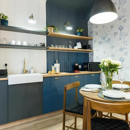 Victorian Blue - Stylish Old Town Apartment *